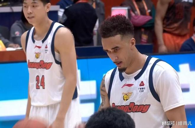 杜锋不尊重天赋？广东男篮离队第三人曝光，曾被视为加强版张镇麟