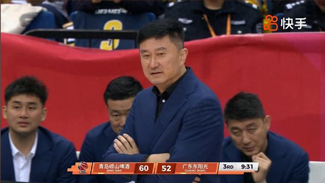 侥幸赢球，杜锋表扬一人，粤蜜心凉了半截：听书记这么一说，完了