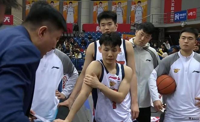 广东男篮加时险胜青岛 北京男篮力克广州 广厦把山东男篮打出四强