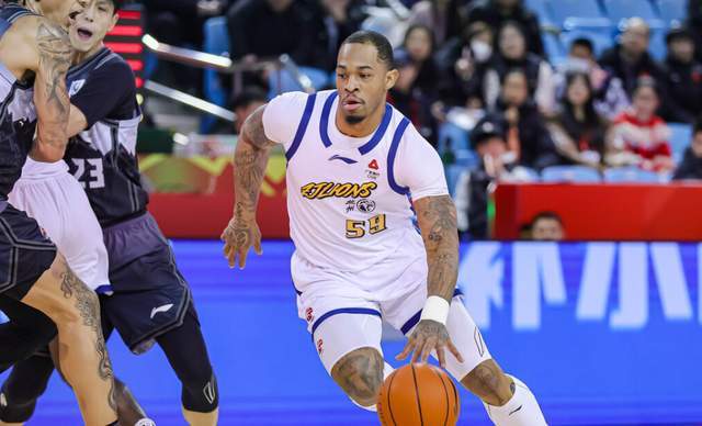 砍36分15板12助！这才是CBA顶级小外援，布朗回来要给他打替补？