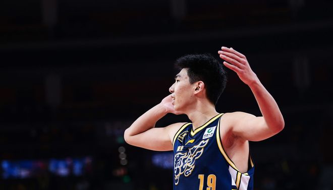 被杜锋耽误了？NCAA多所大学看中徐昕 想旅美必须靠篮协帮忙