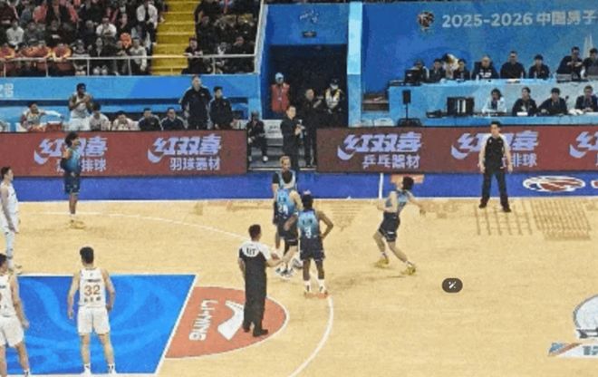 宁波硬气！贝兹利与队友爆发冲突，声明霸气回应：外援不拥有特权