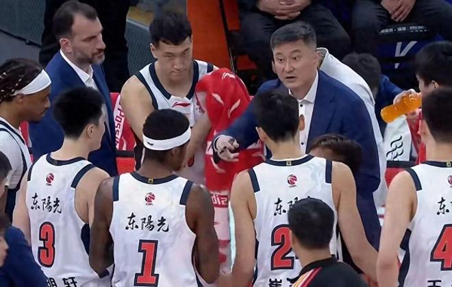 曝广东男篮锁定救火外援，NBL盖帽王将加盟，身高2米13场均17+11