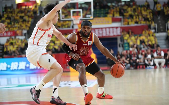 山西输球!全队拒回更衣室!球员努力球队挣扎,向潘江提五个问题