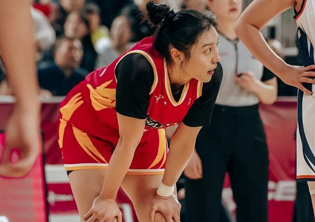 女篮26岁悍将再进总决赛，与王思雨争冠军，微笑喊话，宫鲁鸣欣慰