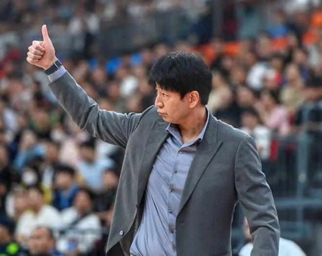 邱彪换人惹争议？别闹了，隔行如隔山！