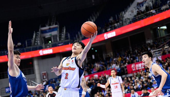 一场105：110再让前8格局大变！广东夺回前4主动权，辽宁机会来了