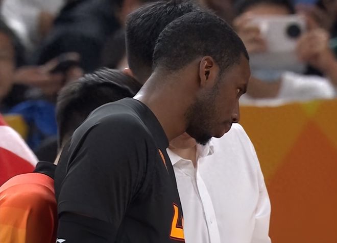 判罚争议无碍11连胜!CBA黑马创造历史 夺冠大热门不止上海和广厦