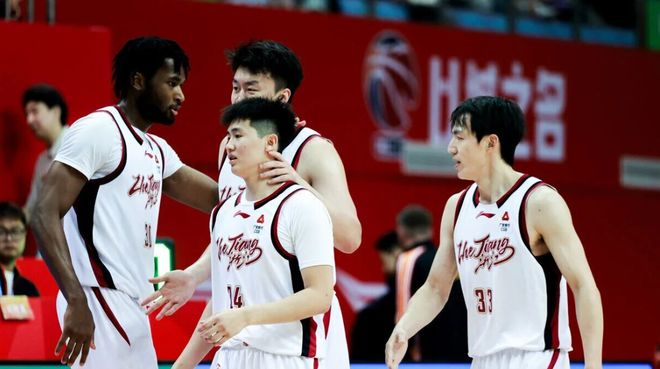 6连胜浙江搅乱前8!深圳1夜创2纪录 8队锁定季后赛,辽篮迎来大考