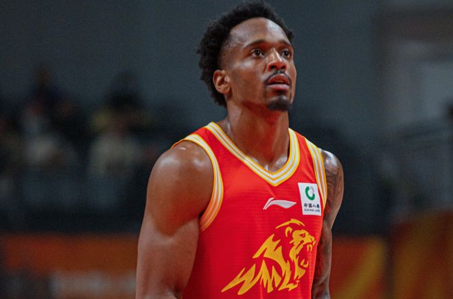 卫冕冠军广厦两大利好：布朗时隔67天复出 接近签前NBA中锋马威