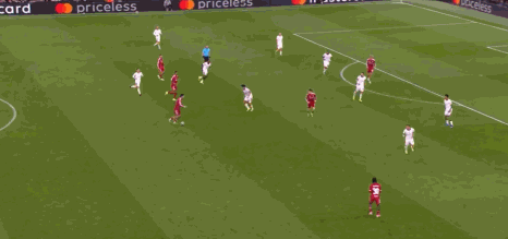 兜射世界波，萨拉赫对阵加拉塔萨雷的进球当选利物浦3月最佳进球