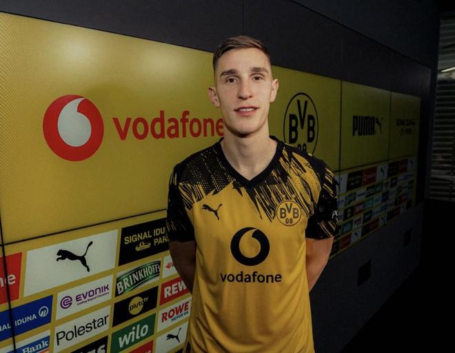 布克：施洛特贝克是世界最佳中后卫之一，他续约多特能更成功