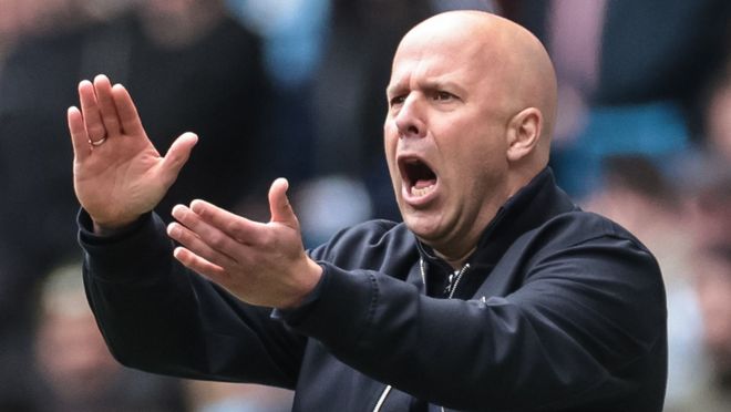 利物浦3连败后，主帅Slot摊牌：球迷在唱"我们爱你"