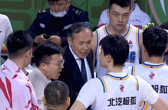 北京男篮大胜同城劲敌，广东男篮33分大胜，辽宁男篮双加时惜败