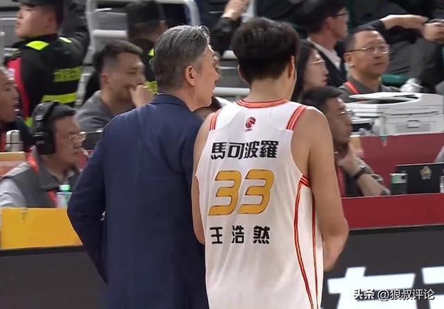 深圳主帅：12连胜处理不好会变成包袱 目前最大问题是重新组合阵容