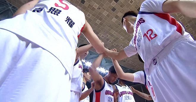 牛逼！怒砍全场最高21分11板+赛季12次两双，球迷：他该打世预赛