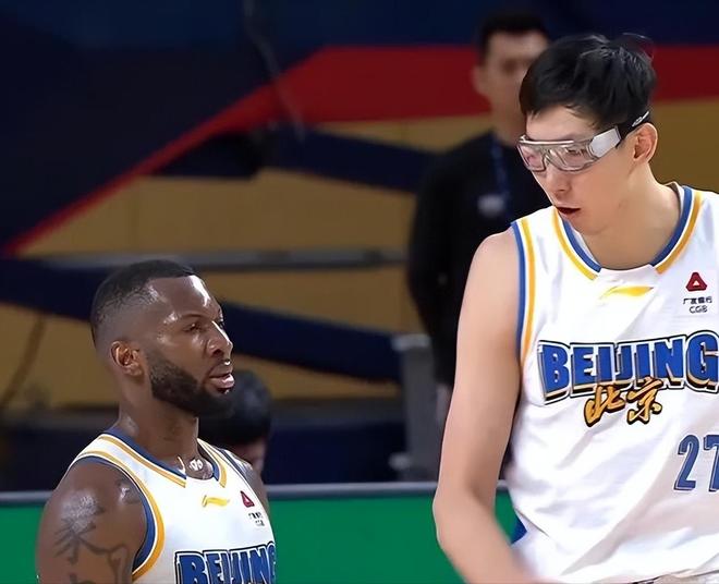 赛后球员表现评分：2满分 3优秀 2拉垮