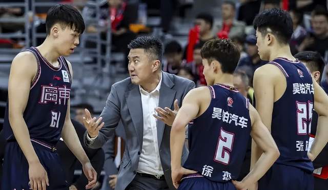 广东终结广厦主场18连胜！杜锋却遭质疑，媒体人怒了：到底想干嘛