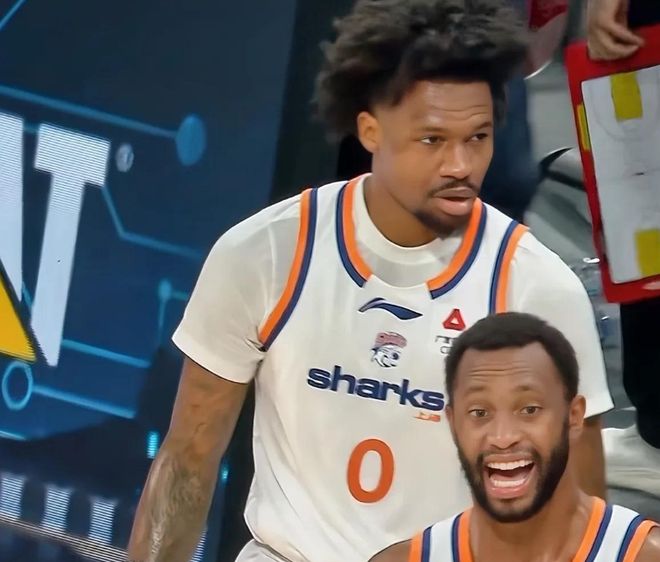 上海男篮88-84北京首钢，赛后球员表现评分：2满分 2及格 3拉垮