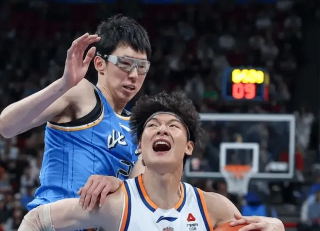 上海队锁定常规赛第一，大轮休却迎来两将爆发，卢伟指导赛后表态