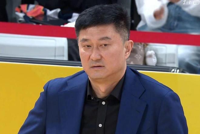 广东男篮6分力克广厦，奎因29+6+6麦考尔21+5，王少杰隔扣桑普森