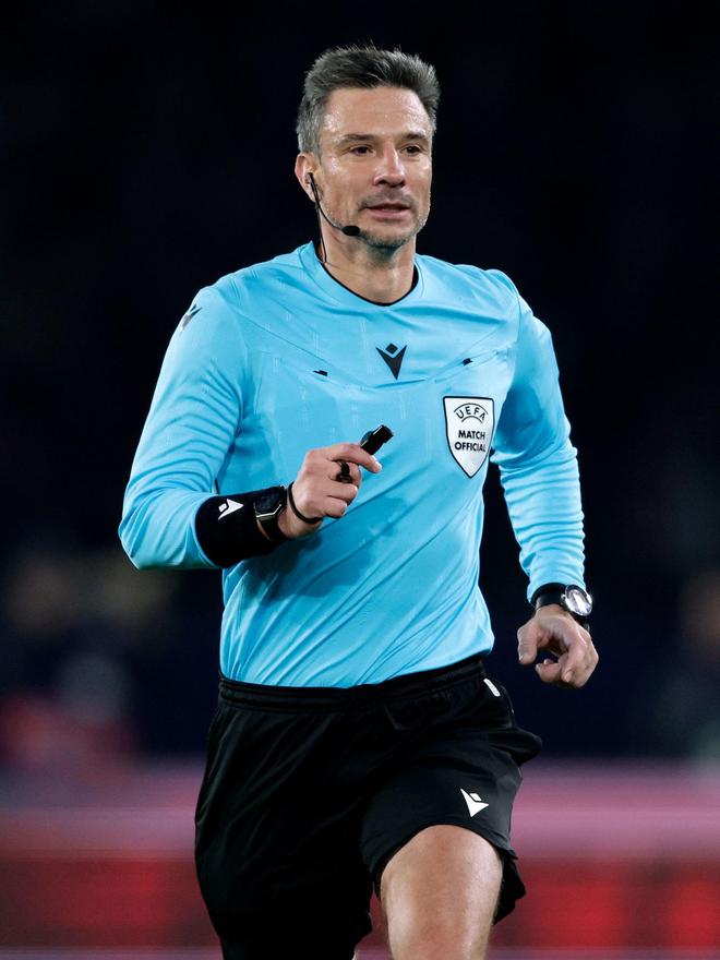 欧足联派"卡牌大师"吹拜仁皇马生死战，场均4.2黄牌的狠人来了