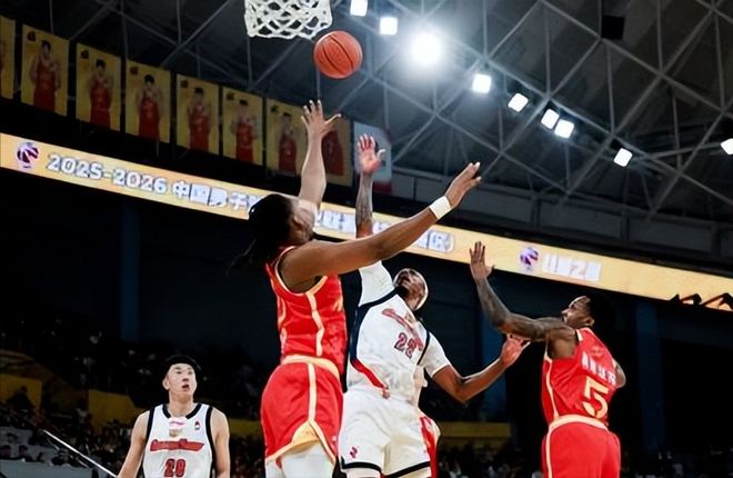 广东队再胜卫冕冠军，奎因射穿防线+对手仅11助攻，杜锋正式表态