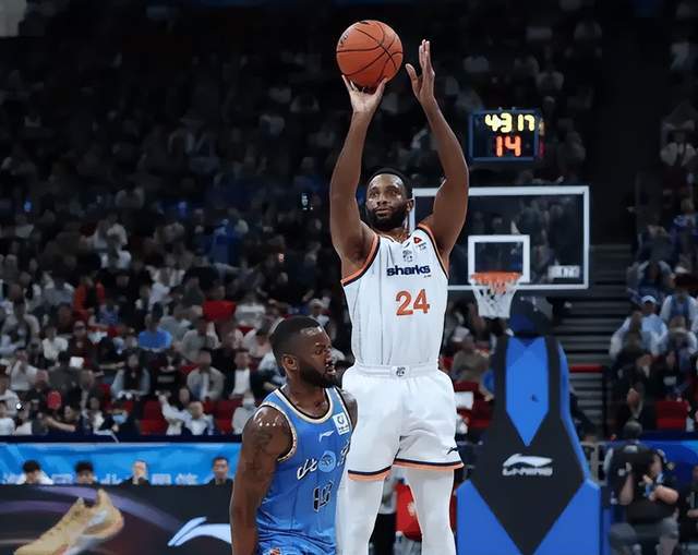 20投狂砍36分+9记三分！昔日超级外援大杀四方，上海冲冠再添砝码