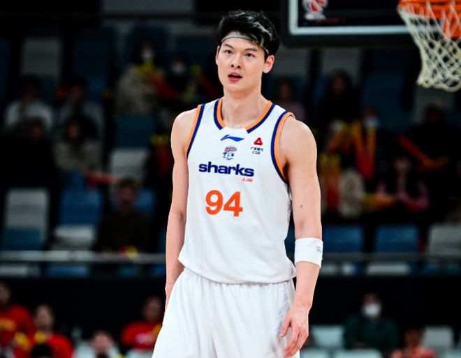 本土内线PK！王哲林24+17+9前板完胜周琦 总分超刘炜豪取19连胜