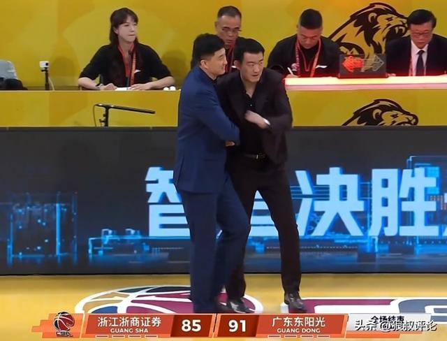 王博：广东两个外援打穿防守体系，我们还没到看名次对手打的时候