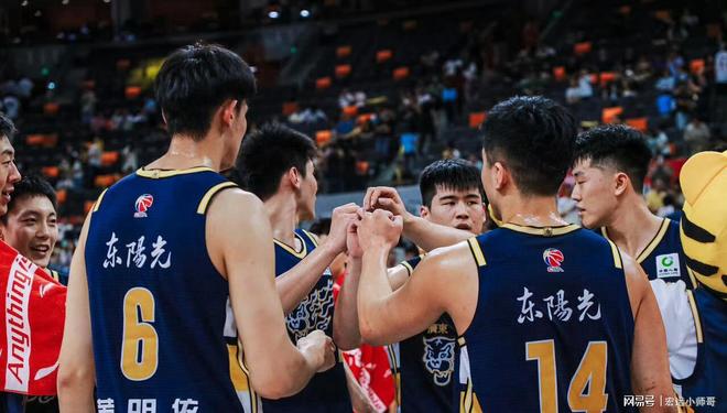 广东双杀广厦再进前四，却暴露出致命弱点，恐导致季后赛早早出局