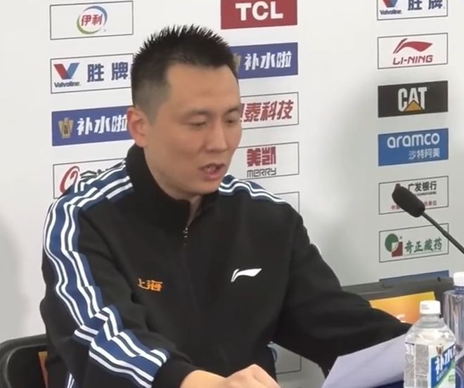 胜北京发布会！卢伟肯定攻守+2小外发挥，展望季后赛寄语多鼓励！