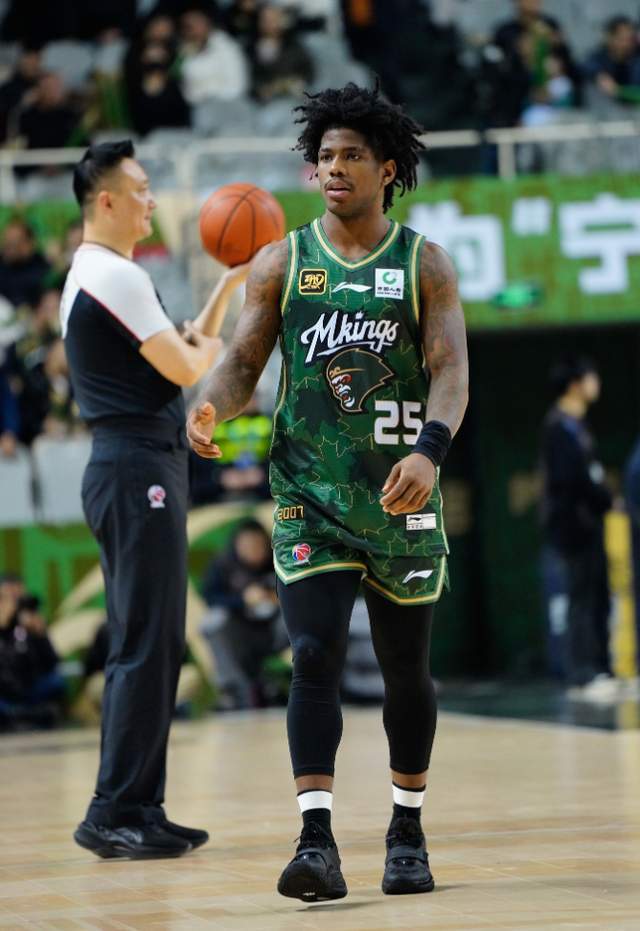 为总冠军搏一把？许利民给新援开出合同，报价不菲，有望取代一人