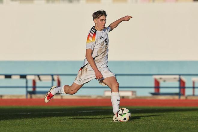 拜仁多特抢人:1200万解约金挖到德国新核,曼城被晾在一边