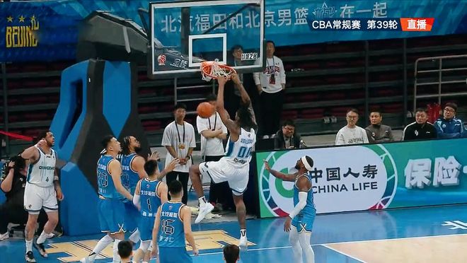 输球又伤核心！刘维伟仰天长叹，丢CBA关键战！国内球员令人愤怒