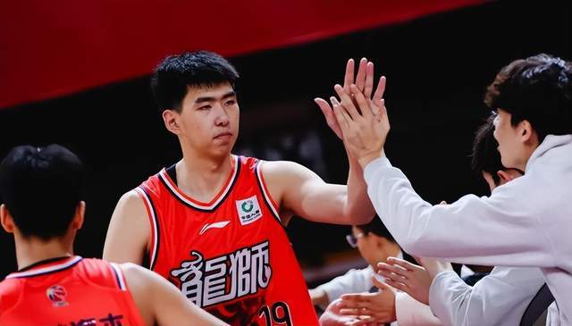 5支NBA队邀请！2米26中锋狠狠打脸杜锋，可效仿林葳，或名利双收