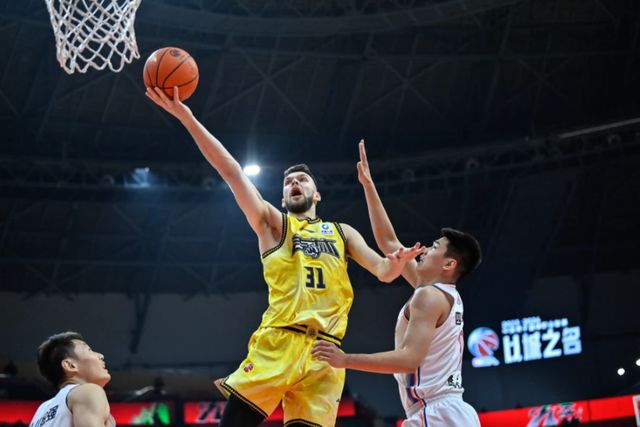 正式确定！广东宏远签约2米11中锋，成为第五外援，冲击总冠军