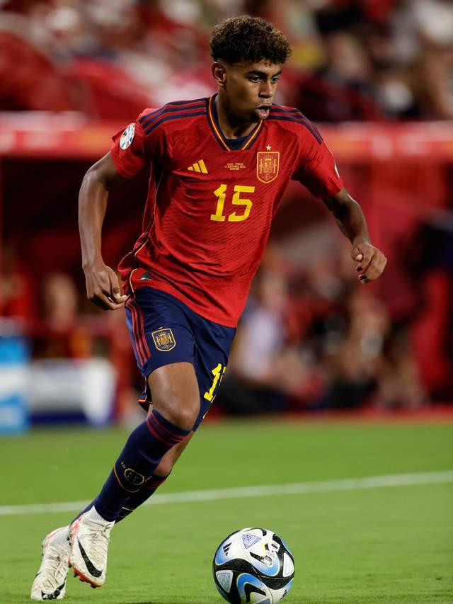 18岁11球！姆巴佩的纪录被他撕了，巴萨却哭了