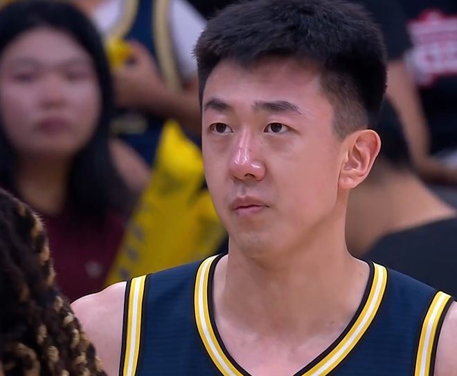 广东半场落后宁波7分！徐杰轰17+2，杜锋身体不适无法指挥