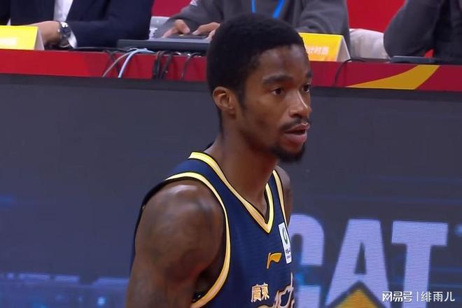 挤走萨姆纳？广东队被曝签下内线大杀器，曾狂轰50+18打服杜锋！