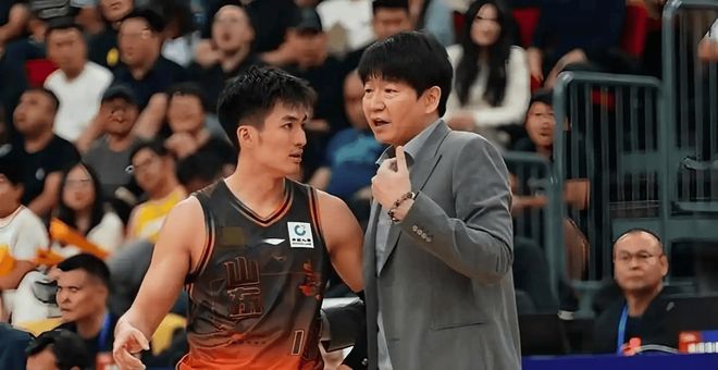 不想不知道，一想很奇妙，于德豪才是山东男篮四连败的最大赢家