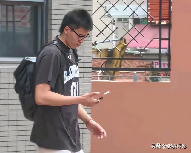 打破离队流言！焦泊乔现身广东男篮 新发型抢镜有望客场战山西