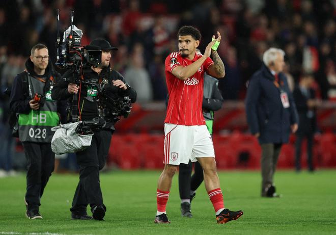 一支换过四任主帅的球队，凭什么杀进欧战四强