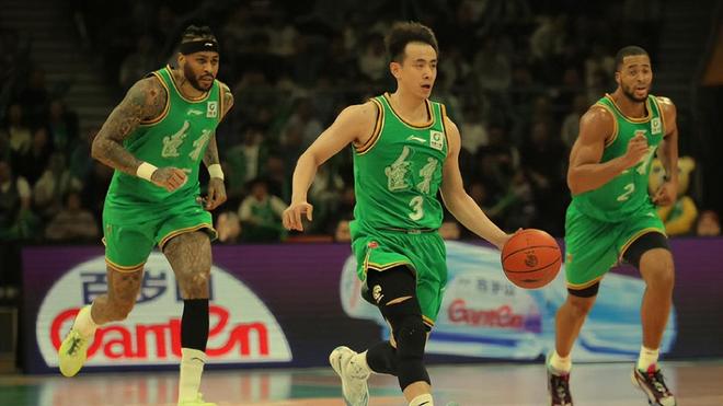 三喜临门！CBA表扬赵继伟，莱登榜上有名，丛明晨为母队加油助威