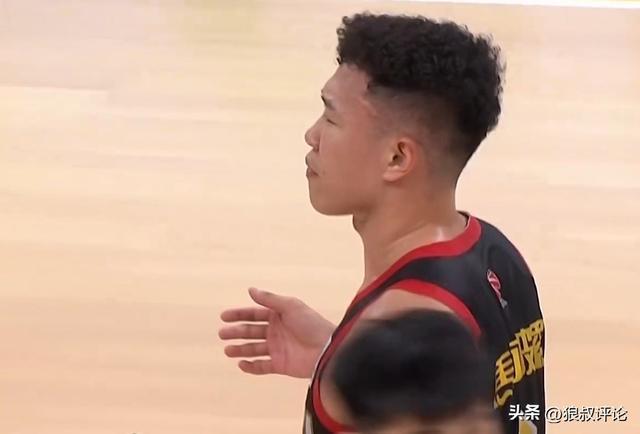 贺希宁：无论什么小伤都会坚持 通过表现带领球队前进一切都值得