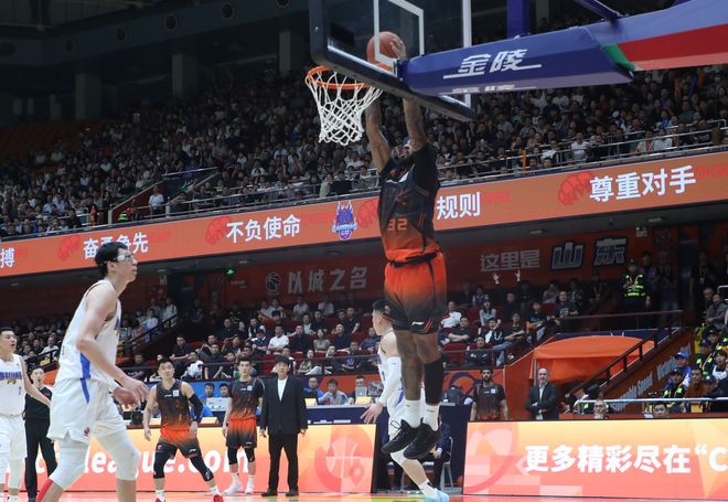 克里斯复出难阻连败！山东男篮76：92北京北汽，遭遇五连败