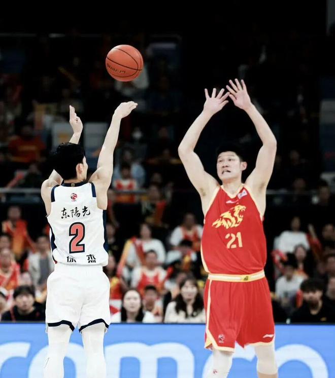 广东男篮今日早报！萨姆纳被放弃，萨林杰火线复出，徐杰地位开始彰显