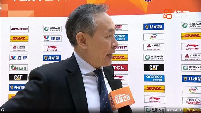 继续摆烂？首发出场仅得2分，“刺头”外援惹怒京蜜：必须换了他