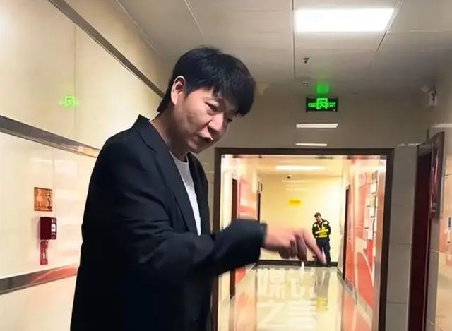 五连败之后邱彪情绪失控，经典三连问甩锅给球员，球迷心凉了