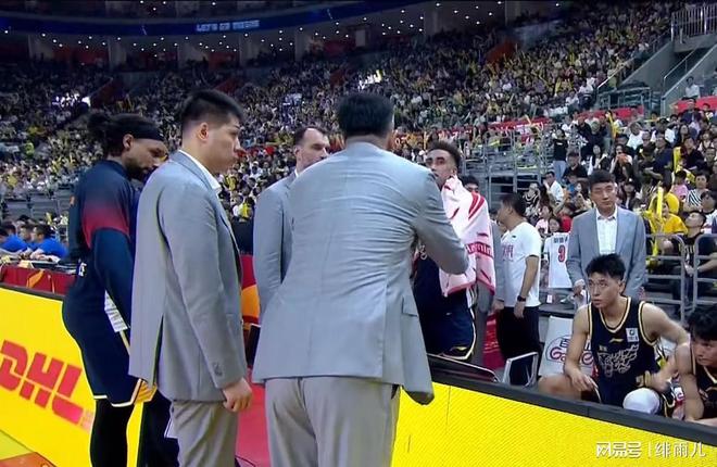 主教练被架空了！广东男篮遭遇队史最大危机，更衣室彻底炸了！